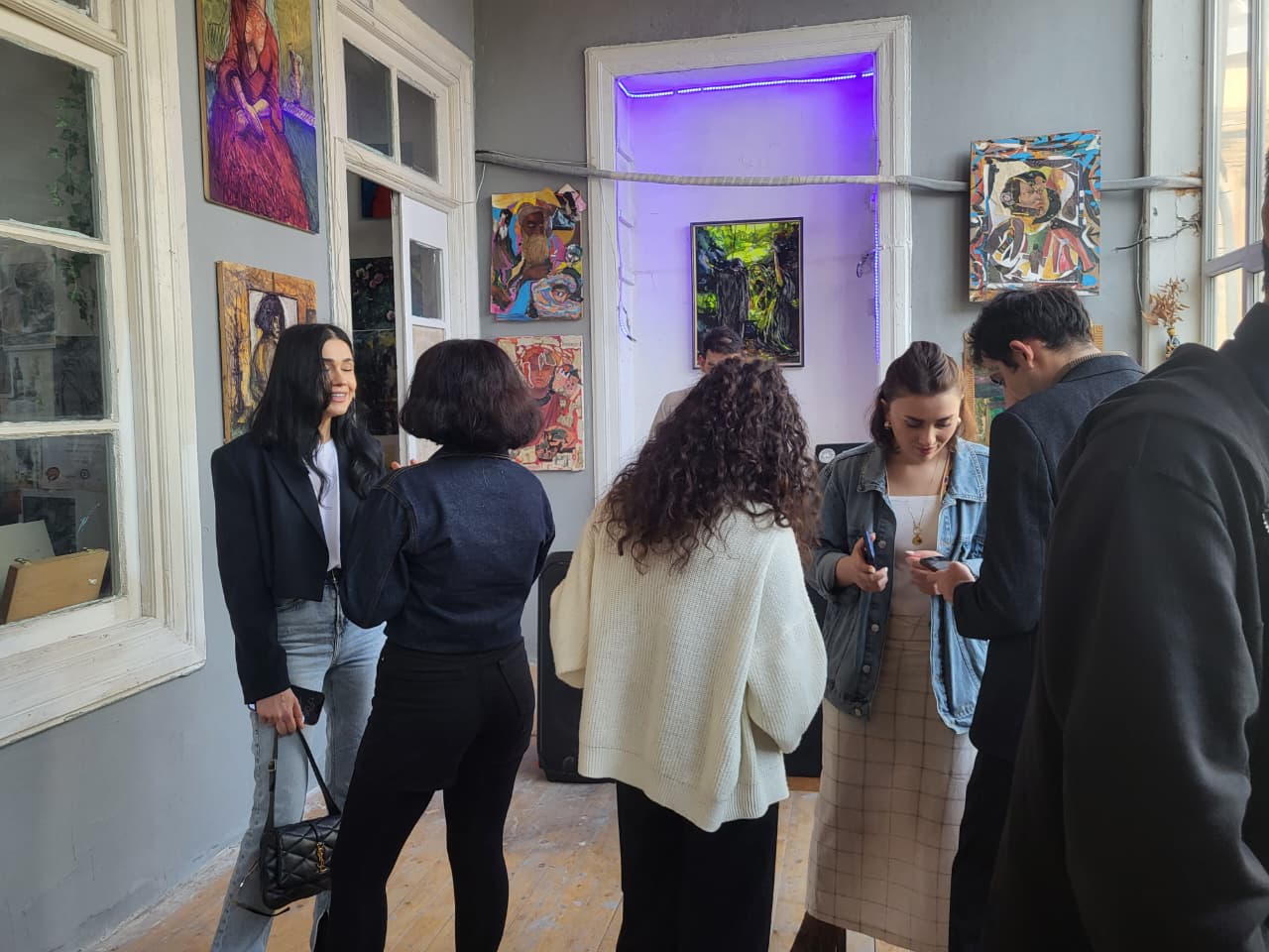 Yaradıcı gəncləri birləşdirən “EmalArtxana” – Yaxud köhnə binada yeniliklərə imza atan komanda (FOTO)